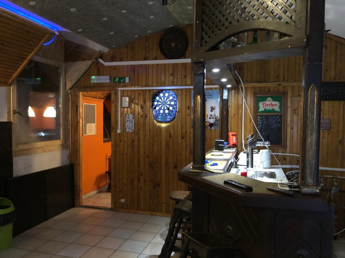 Whole Basemenet Former Pub4 Stag Do/Hen Party Budapest Extérieur photo