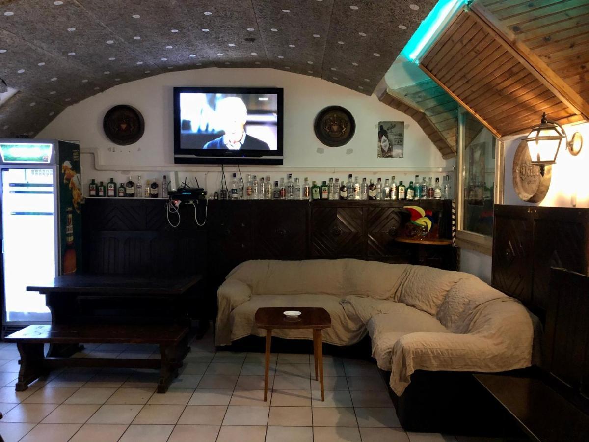 Whole Basemenet Former Pub4 Stag Do/Hen Party Budapest Extérieur photo