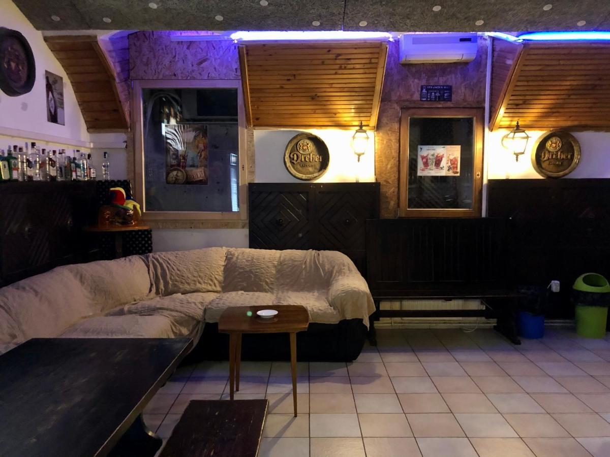 Whole Basemenet Former Pub4 Stag Do/Hen Party Budapest Extérieur photo