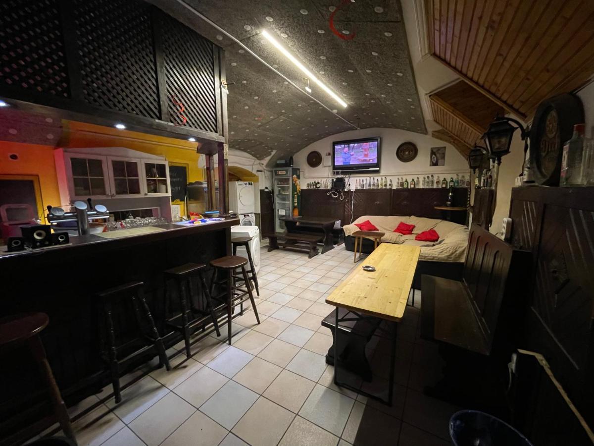 Whole Basemenet Former Pub4 Stag Do/Hen Party Budapest Extérieur photo